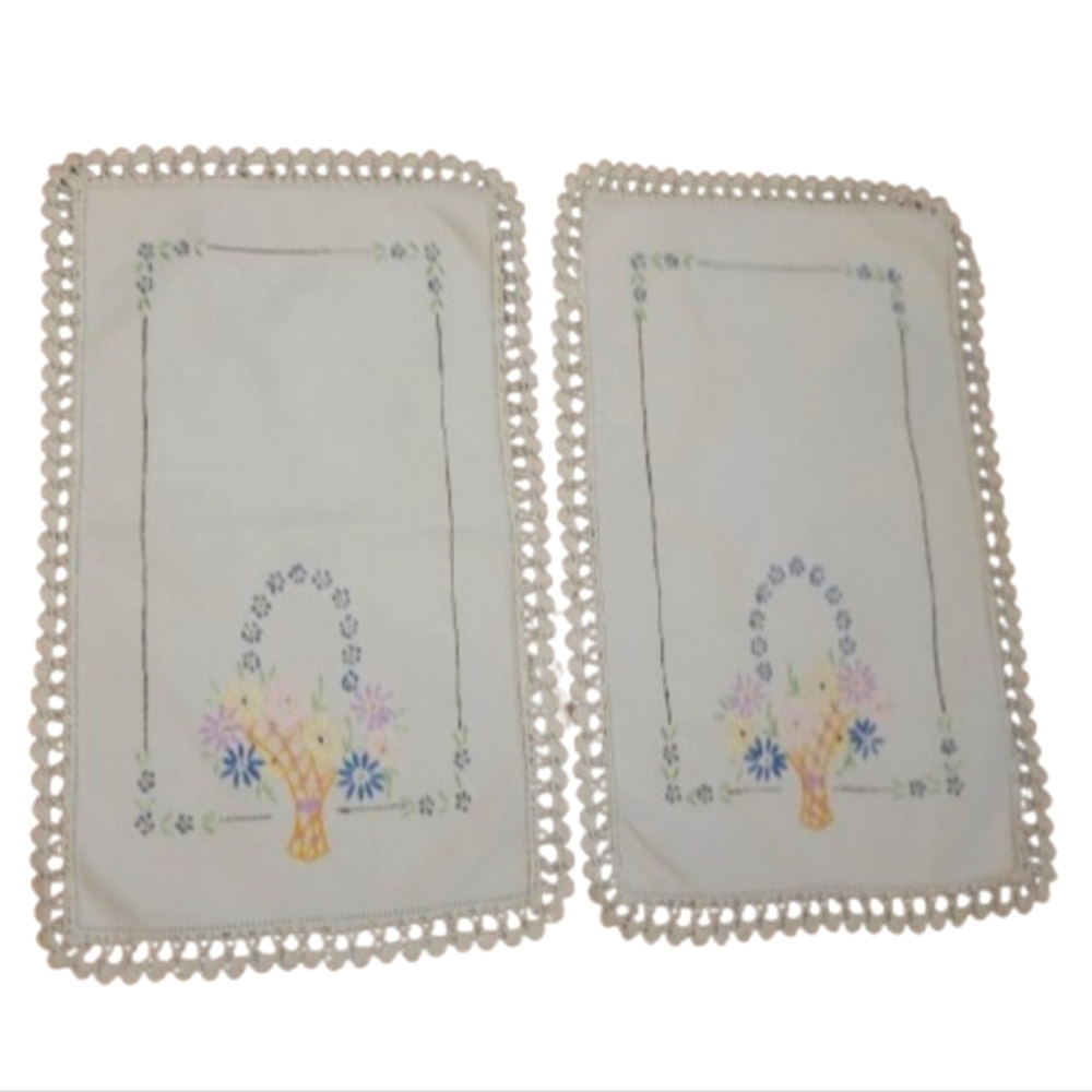 Vintage Embroidered Floral Doilies Set Lace Edge Cottage Farmhouse Table Decor